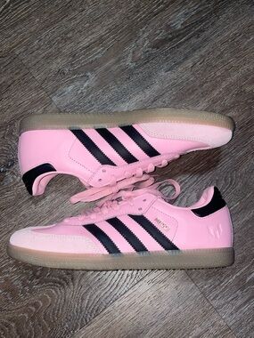 Like New Adidas SAMBA MESSI Indoor Soccer Shoes. Size M US 6/W 7.5 EU 38.5